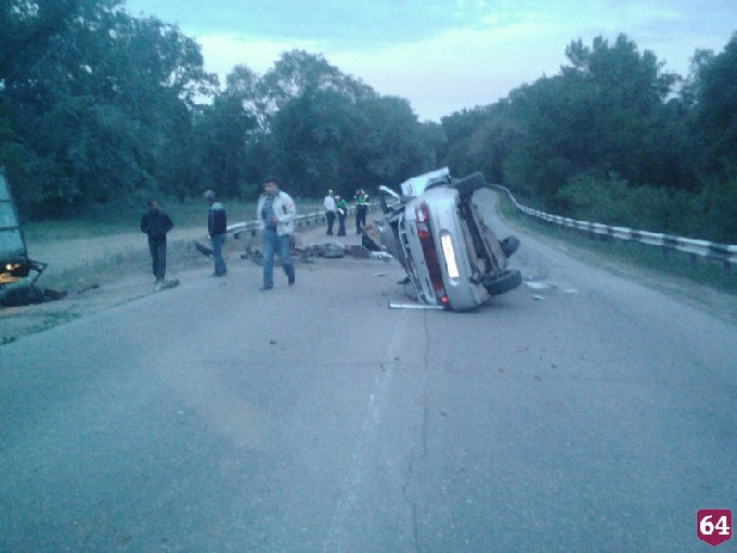 Под Саратовом в автокатастрофе погибли 2 человека 