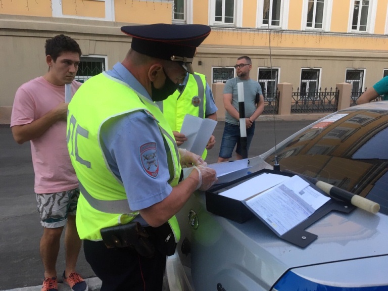 За два дня автоинспекторы Саратова выявили 63 нарушителя 