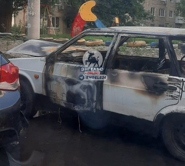 Ночью в центре Энгельса сожгли несколько машин
