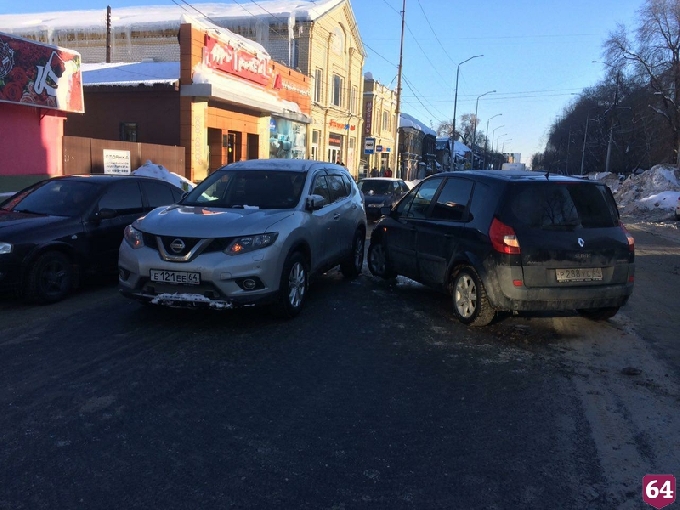 Авария на Кутякова спровоцировала серьезную пробку