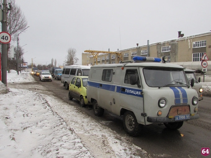В Саратове двойная авария спровоцировала транспортный коллапс в час пик