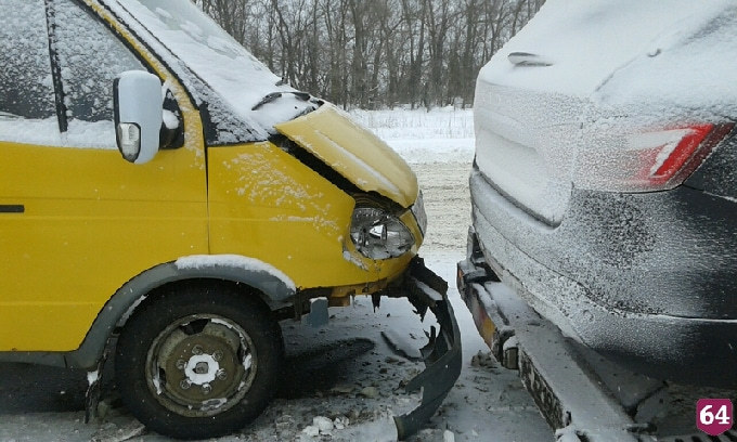 Под Саратовом в одном месте произошло 2 аварии с грузовиками 