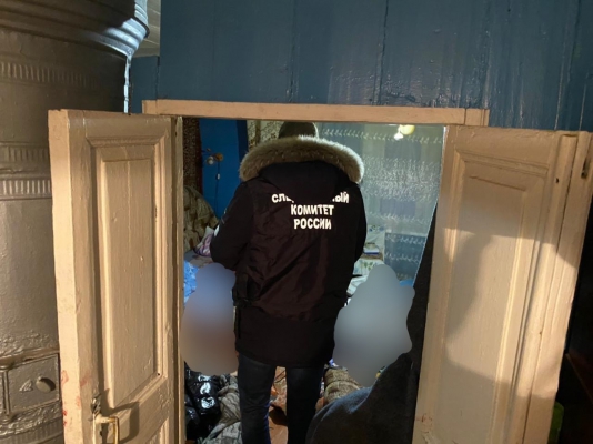 Под Саратовом мужчина убил друга косой и умер по пути в больницу