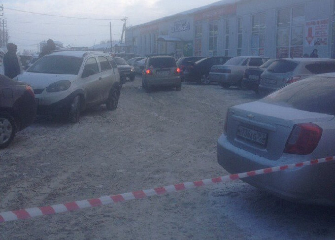 Саратовцы пожаловались на буйную автоледи у торгового центра 