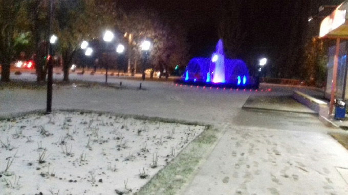 Саратовцы слепили первого снеговика 