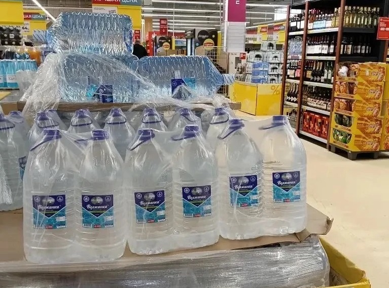 В Энгельсе проверили наличие в продаже бутилированной воды