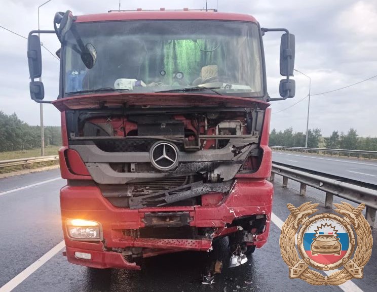 Два человека пострадали в тройной аварии с грузовиками на окраине Саратова