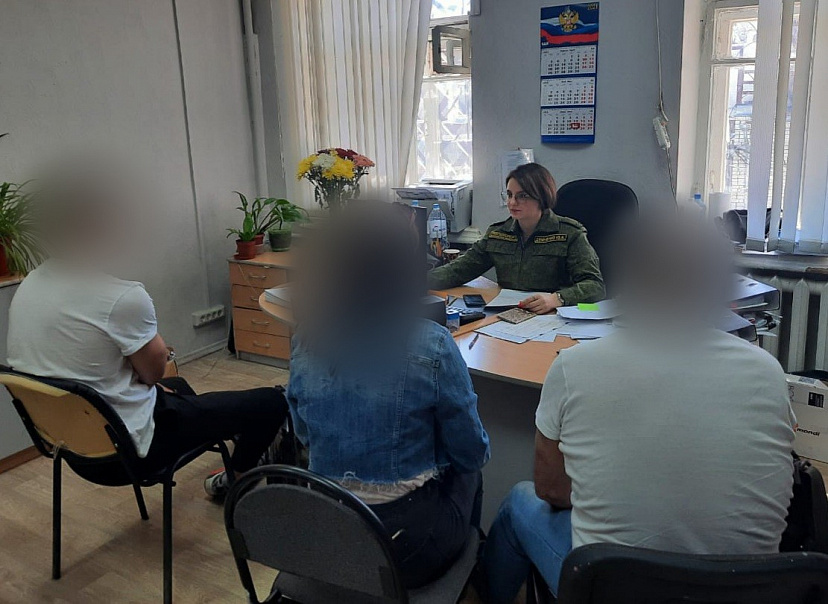 В Саратове девушка покусала полицейского и попала под статью