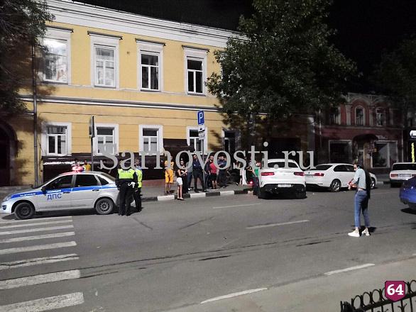 В Саратове ищут очевидцев столкновения «Мерседеса» и «БМВ»