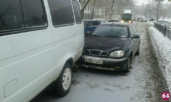 Подъезд к аэропорту заблокирован из-за тройного ДТП 