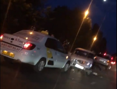 В Балакове водитель «Жигулей» устроил тройное ДТП