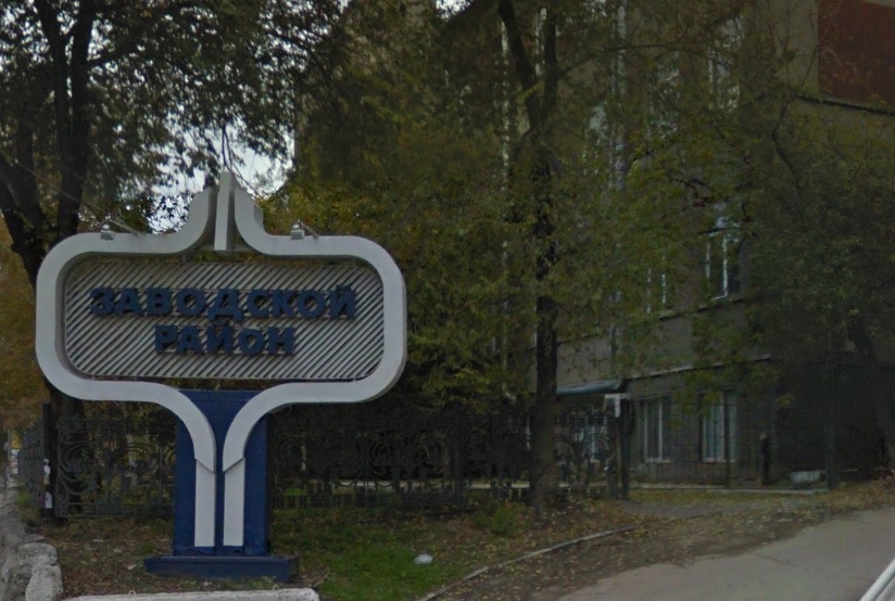 Жительницу Саратова напугал полуголый мужчина в плаще