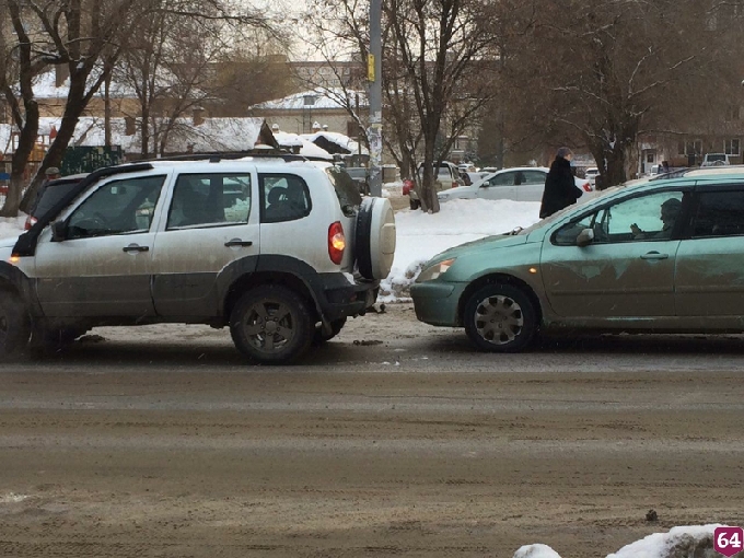 В Саратове автоледи спровоцировала затор