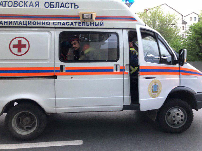В Саратове женщина пострадала в ДТП, когда сажала ребенка в машину