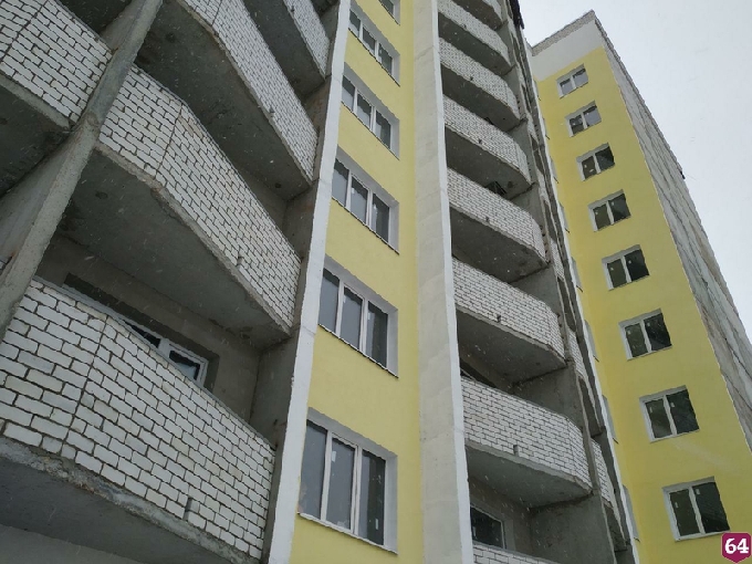 В Балакове завершили строительство дома для обманутых дольщиков и сирот
