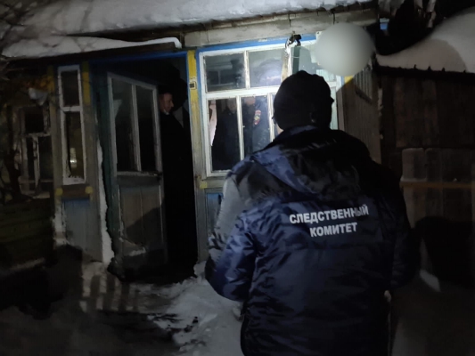 В частном доме обнаружили мертвыми женщину с сыном