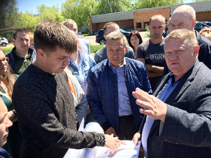 Депутат помогает балаковцам решить вопросы с обустройством участков под жилье