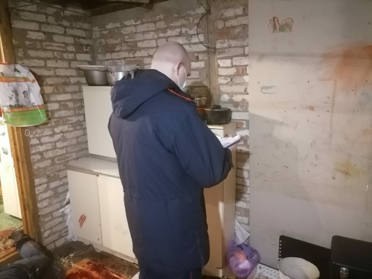В Саратове ударами ножа в сердце убит мужчина