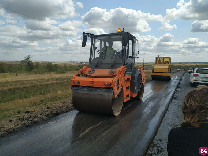 К ремонту дорог в Озинках привлекли местных жителей 
