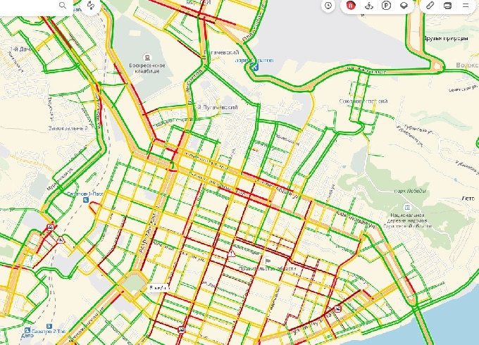 В Саратове наблюдаются многокилометровые пробки