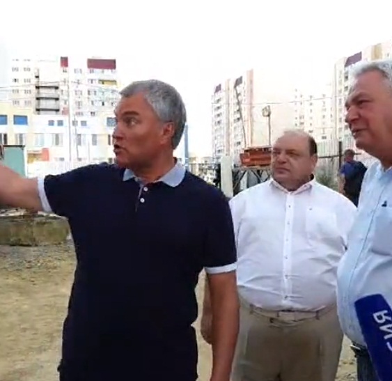 Вячеслав Володин призвал отказываться от нарушающих сроки подрядчиков