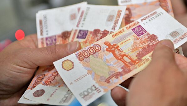 В Саратове начальник отдела попался на взятке от бизнесмена