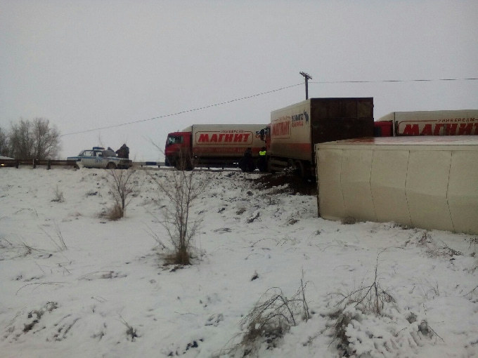 Под Балаковом произошло массовое ДТП с фурами «Магнита»