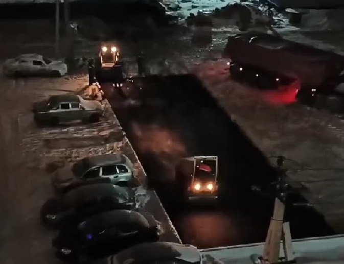 Под Саратовом асфальт клали на слой снега