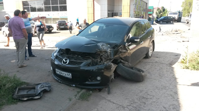 Водитель КамАЗа устроил аварию с «Газелью» и «Маздой»