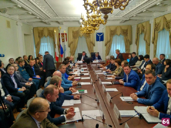 Глава Саратова заявил о «случайных пассажирах» в дорожном комитете  