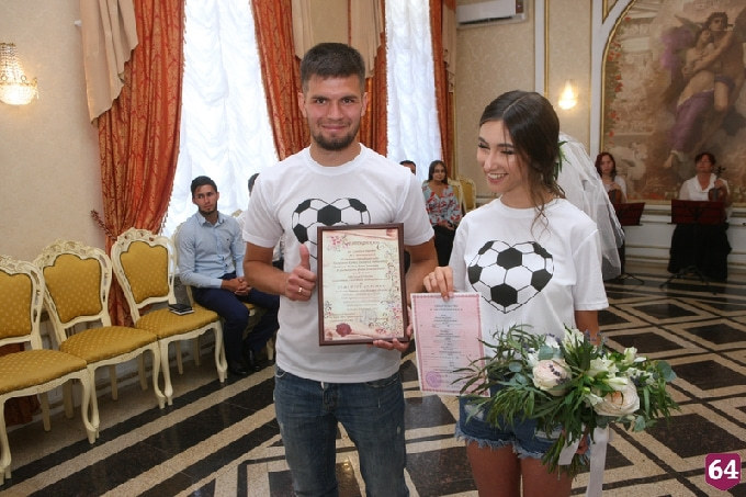 Защитник саратовского «Сокола» женился под гимн чемпионата мира 