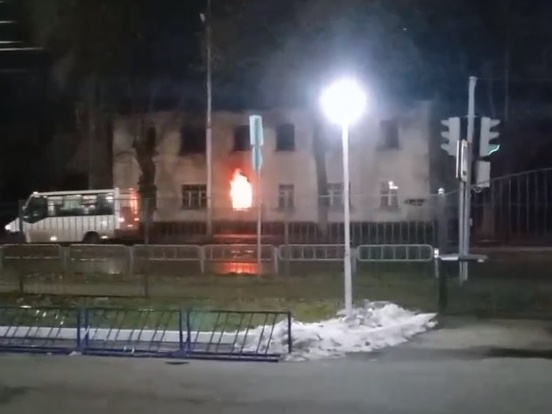 В Саратове горел расселенный дом