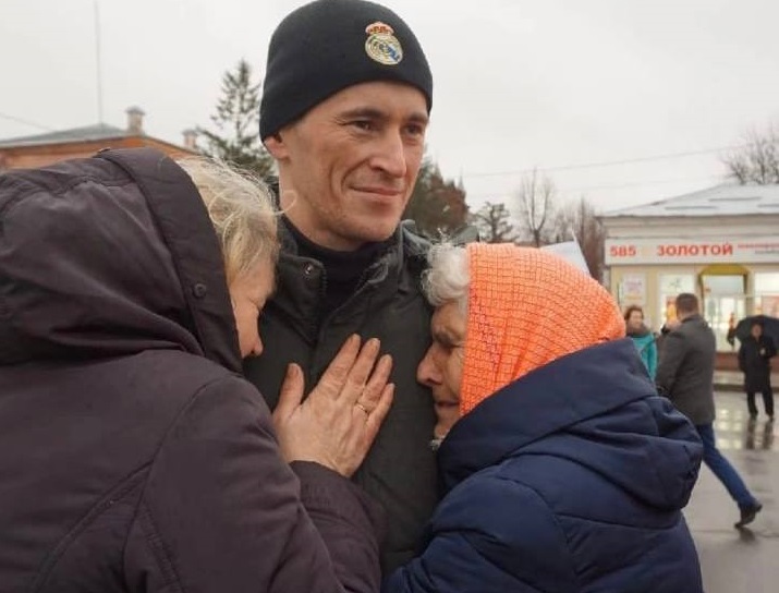 Воспитавшей воина бабушке предложили помощь земляков