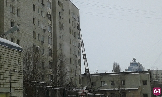 Пожарные спасли из высотки на улице Чапаева 15 человек 