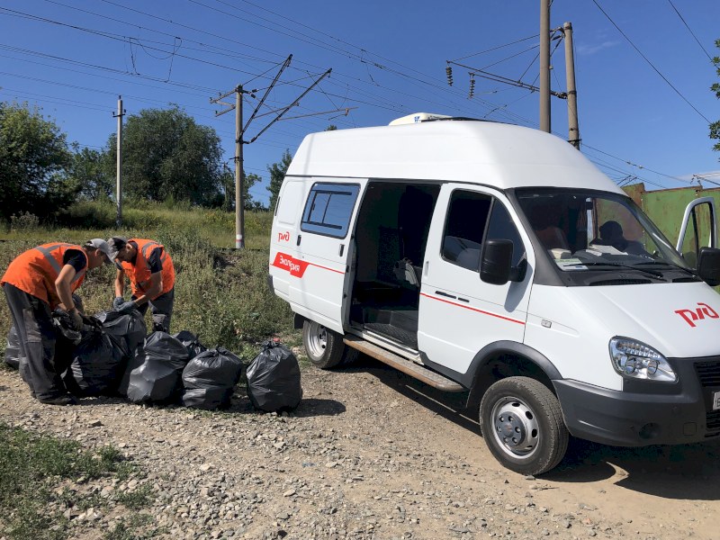 Железнодорожники провели субботник в Ленинском районе Саратова