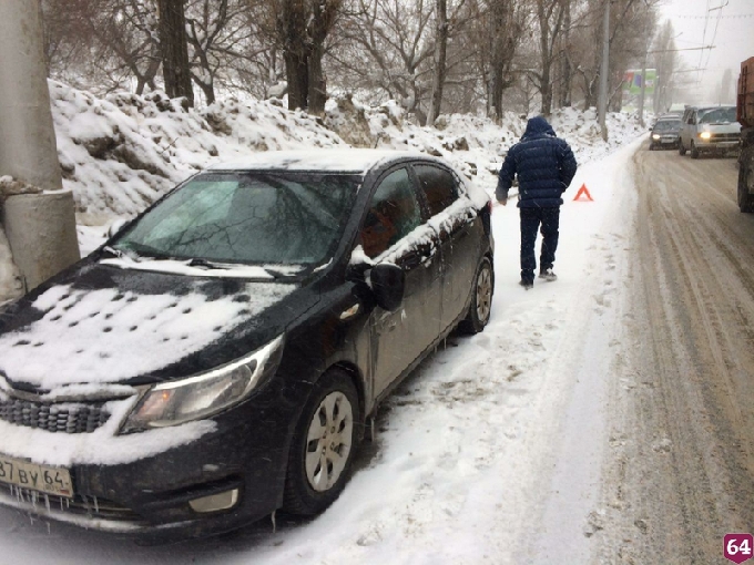 Авария парализовала движение в Ленинском районе Саратова