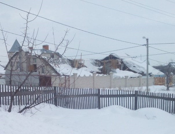 В Заводском районе под тяжестью снега рухнула крыша дома 