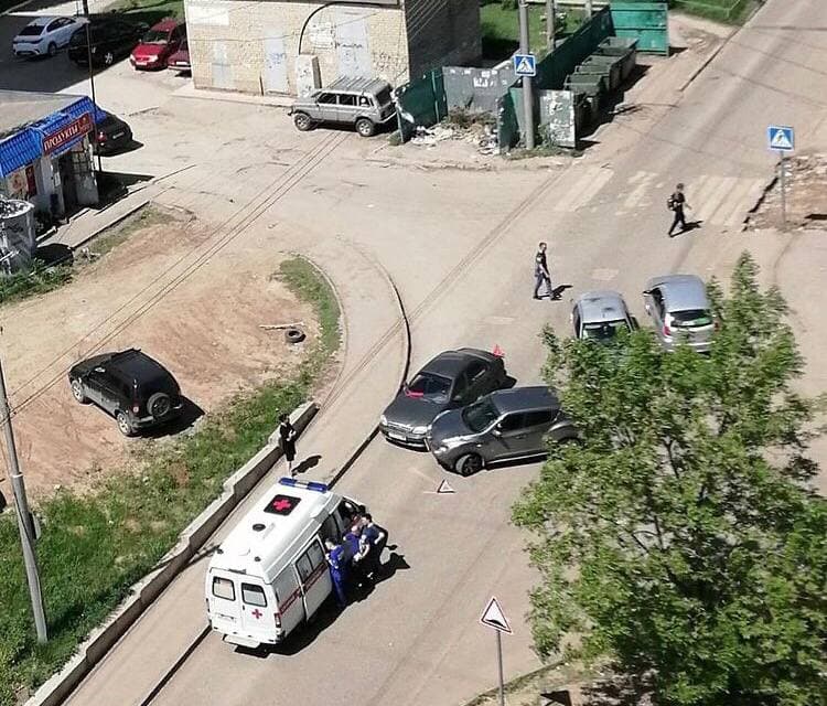 В ДТП у саратовской гимназии разбилась женщина