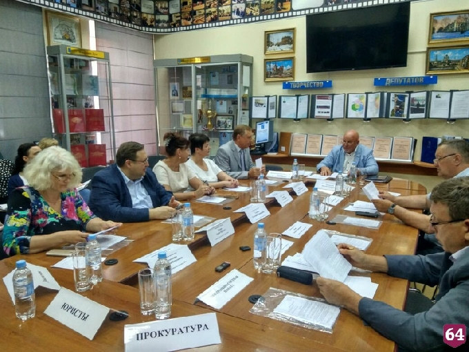 Глава городского молодежного центра не смог рассказать депутатам о его работе