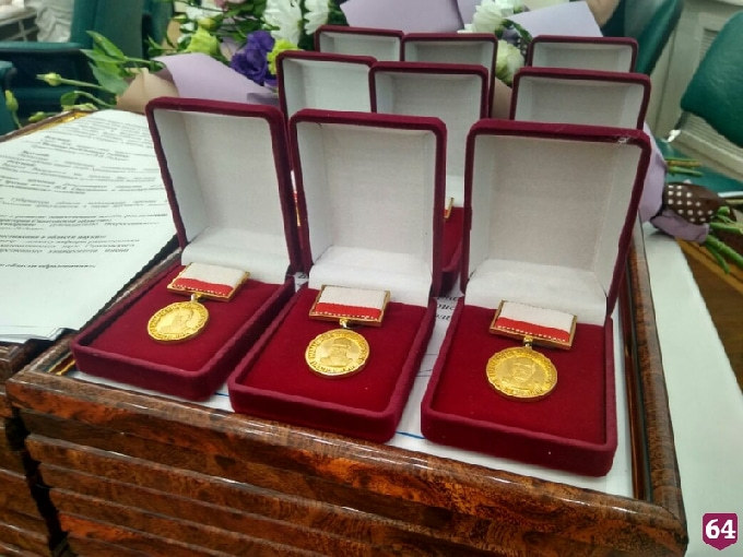 Губернатор вручил молодым саратовцам премию Столыпина