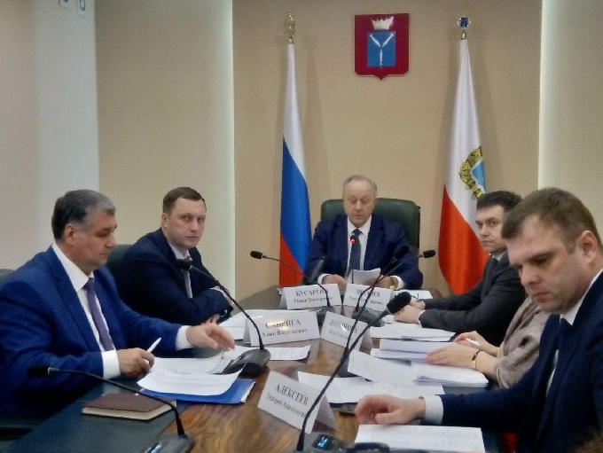 Радаев обозначил срок решения проблем с капремонтом домов 