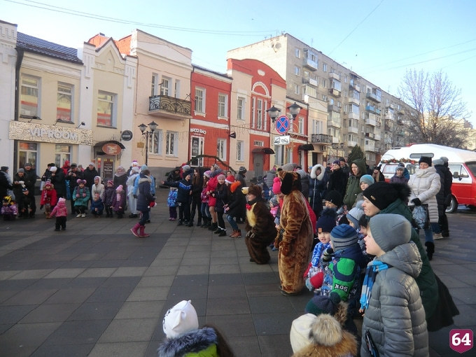 Дед Мороз на фаэтоне открыл в Саратове новогодние празднества 