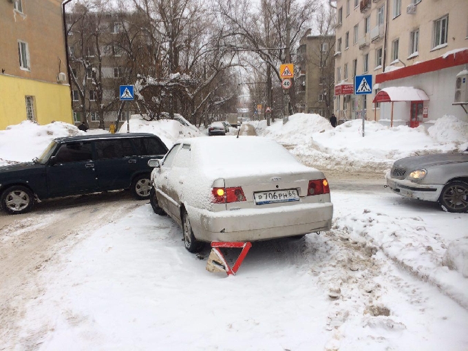 «Лада» не пропустила ехавшую по главной «Чери»