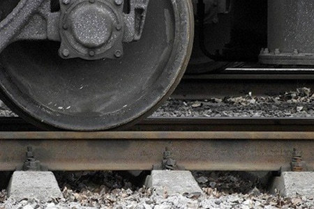 В Саратове под колеса поезда попал 17-летний подросток в наушниках 