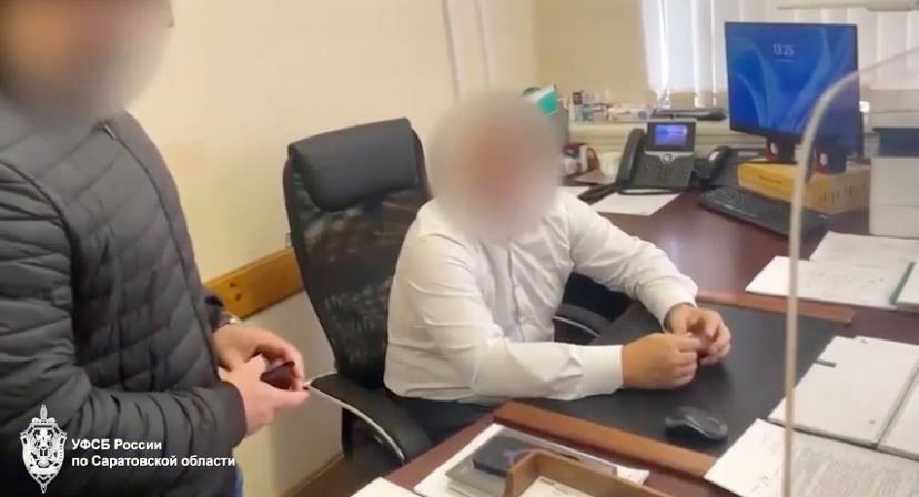 В Саратове сотрудник РЖД попался на взятке в миллион рублей