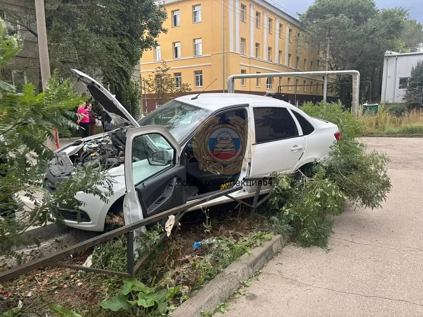 Молодой человек скончался после ДТП с покатившейся «Ладой» в Саратове