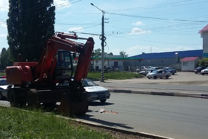 Стало известно имя погибшей под колесами экскаватора женщины