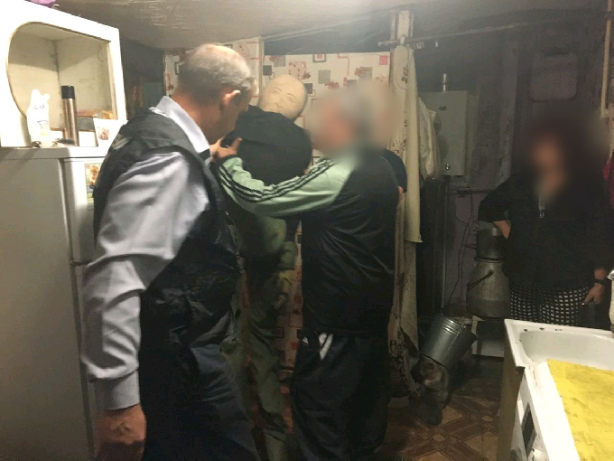 Мужчина показал на манекене, как убивал возлюбленного своей сестры