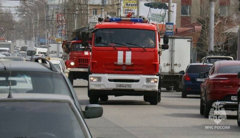 В Саратове жильцов пятиэтажки эвакуировали из-за возгорания мусора