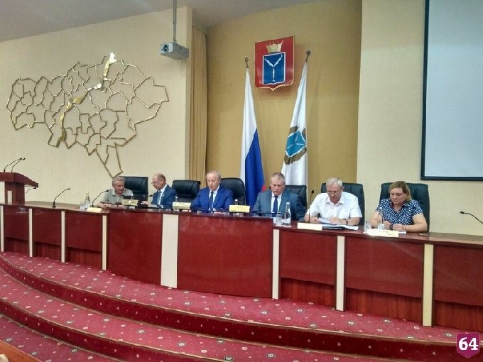Депутат попросил дольщиков не учить его «оперировать» 